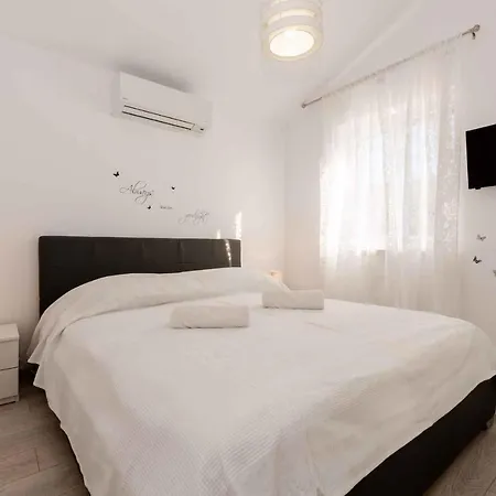 Holiday home In 8887 Krsan